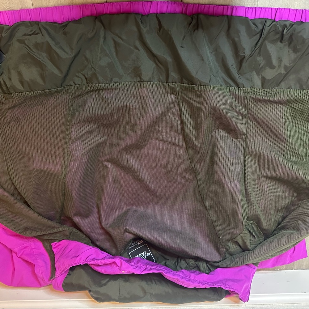 The North Face Magenta Jacket Women’s Medium - Picture 4 of 9